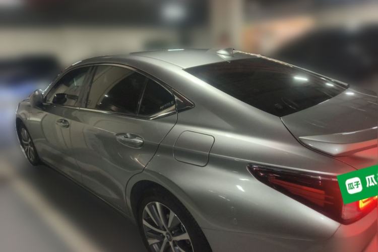 Used Lexus ES 2020 300h Premier Edition Rear Left 45 Deg