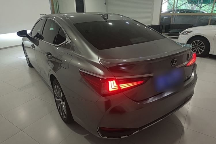 Used Lexus ES 2020 200 Excellence Edition Rear Left 45 Deg