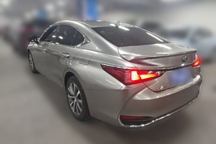 Used Lexus ES 2020 300h Premier Edition Rear Left 45 Deg