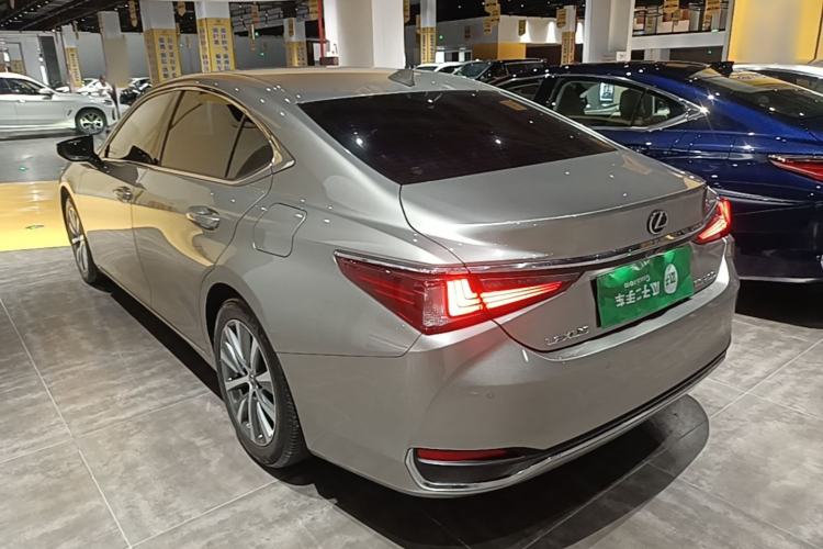Used Lexus ES 2020 200 Luxury Edition Rear Left 45 Deg