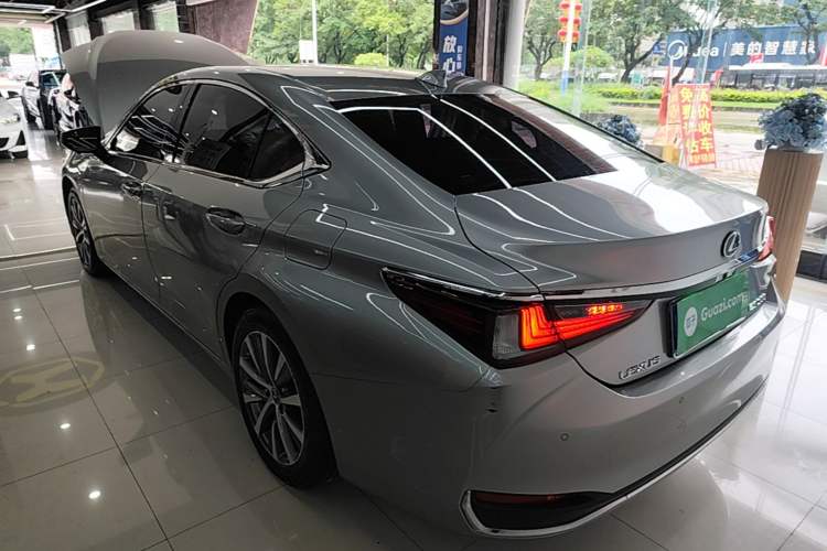 Used Lexus ES 2020 200 Excellence Edition Rear Left 45 Deg
