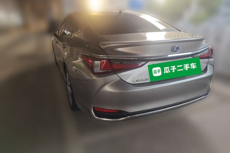 Used Lexus ES 2020 300h Premier Edition Rear Left 45 Deg