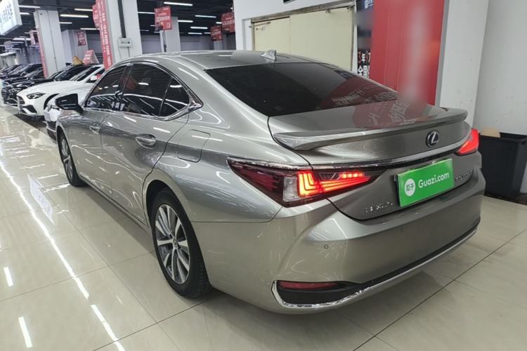Used Lexus ES 2020 300h Premier Edition Rear Left 45 Deg