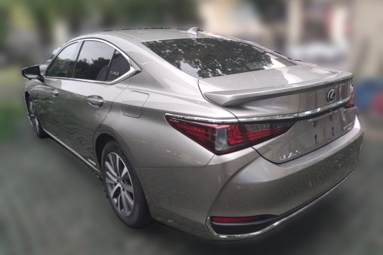 Used Lexus ES 2020 300h Premier Edition Rear Left 45 Deg