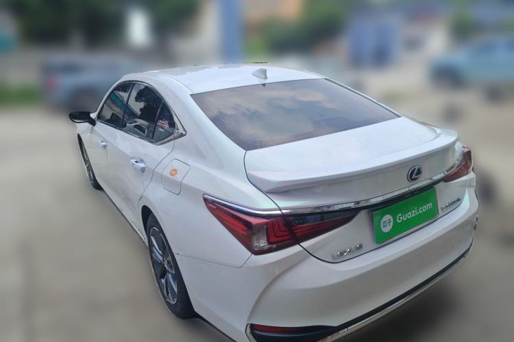 Used Lexus ES 2020 300h Premier Edition Rear Left 45 Deg