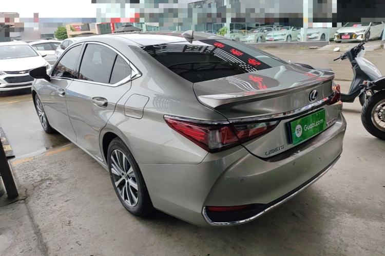 Used Lexus ES 2020 300h Premier Edition Rear Left 45 Deg