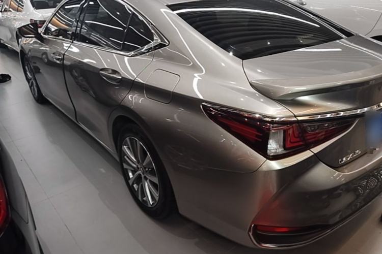 Used Lexus ES 2020 200 Excellence Edition Rear Left 45 Deg