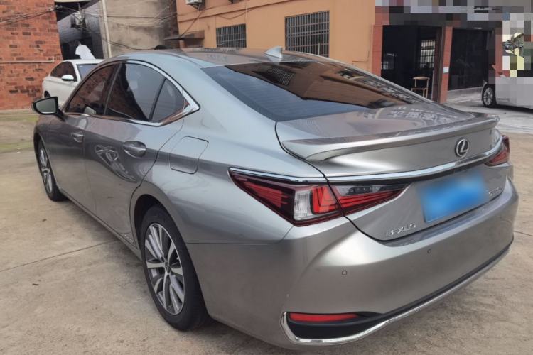 Used Lexus ES 2020 300h Premier Edition Rear Left 45 Deg