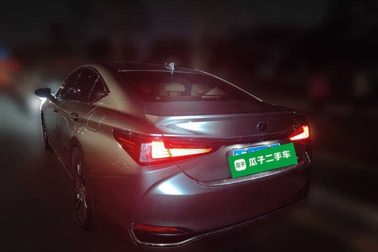 Used Lexus ES 2020 300h Deluxe Edition Rear Left 45 Deg