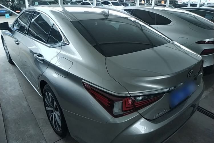 Used Lexus ES 2020 200 Luxury Edition Rear Left 45 Deg