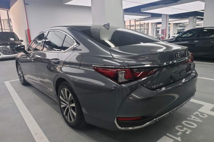 Used Lexus ES 2020 200 Excellence Edition Rear Left 45 Deg
