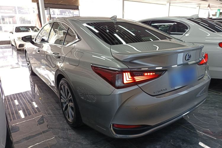 Used Lexus ES 2020 300h Premier Edition Rear Left 45 Deg