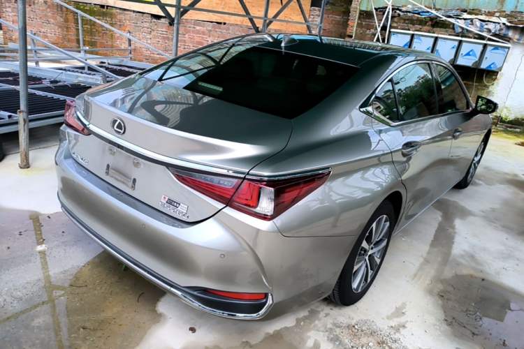 Used Lexus ES 2020 260 Excellence Edition Rear Right 45 Deg