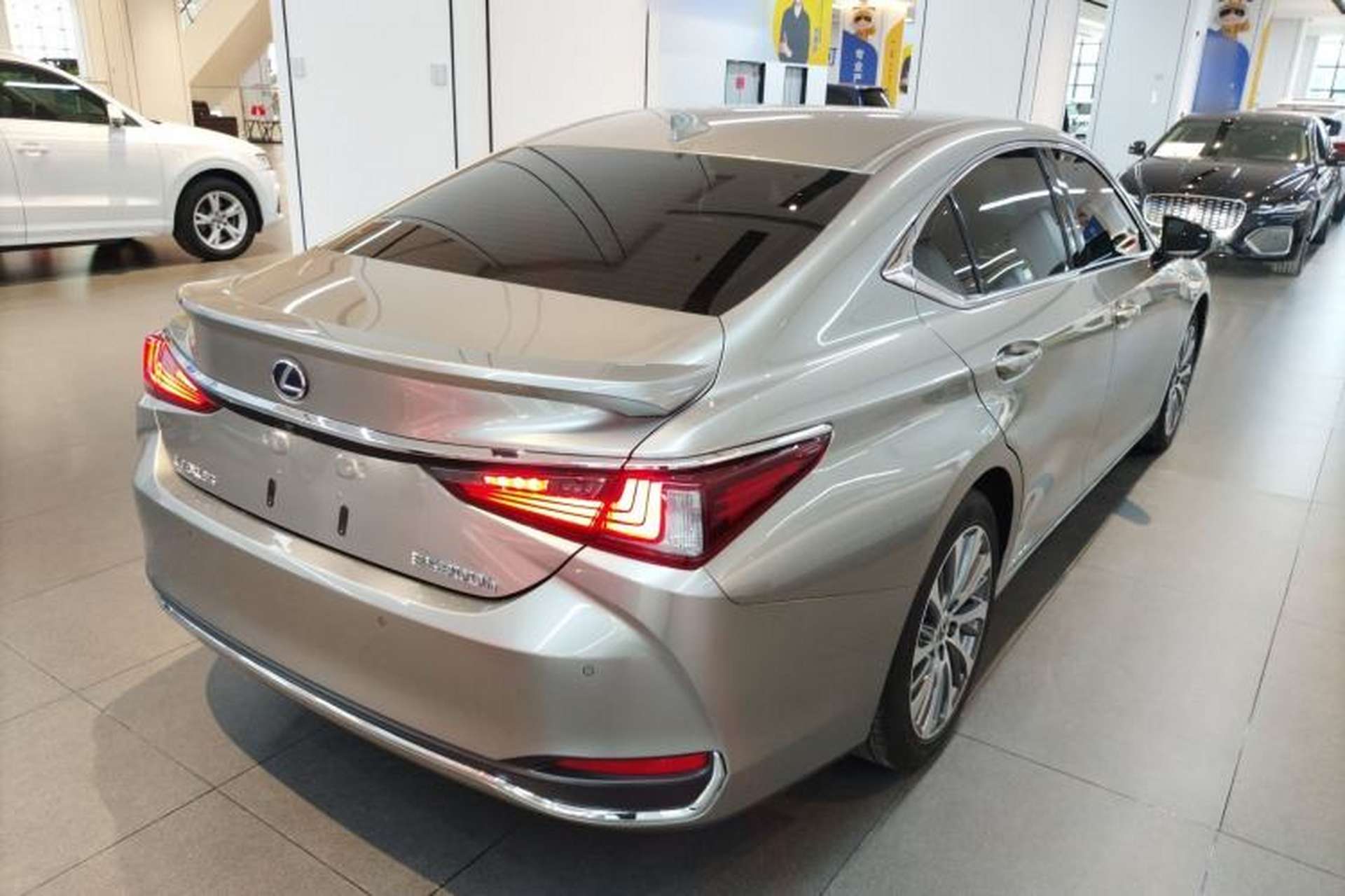 Used Lexus ES 2020 300h Deluxe Edition Rear Right 45 Deg