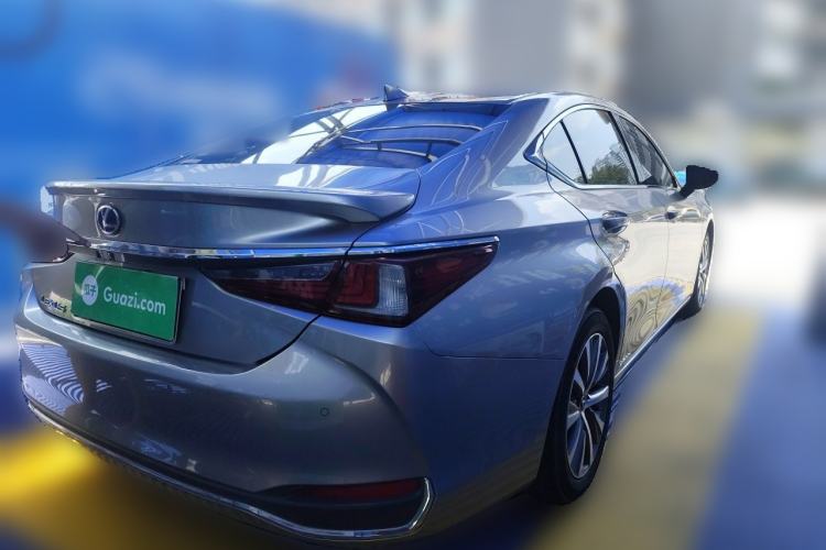 Used Lexus ES 2020 300h Premier Edition Rear Right 45 Deg