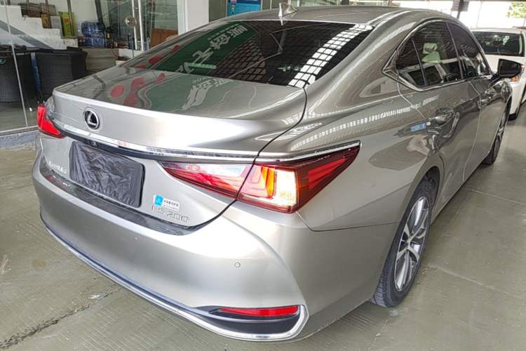 Used Lexus ES 2020 200 Excellence Edition Rear Right 45 Deg