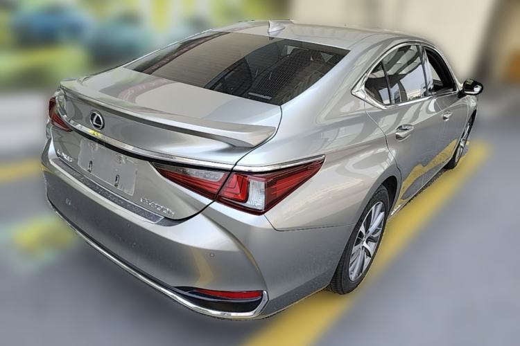 Used Lexus ES 2020 300h Premier Edition Rear Right 45 Deg