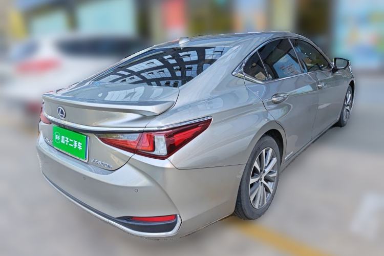 Used Lexus ES 2020 300h Premier Edition Rear Right 45 Deg