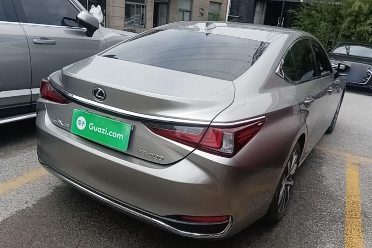 Used Lexus ES 2020 200 Excellence Edition Rear Right 45 Deg