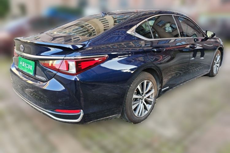 Used Lexus ES 2020 300h Premier Edition Rear Right 45 Deg