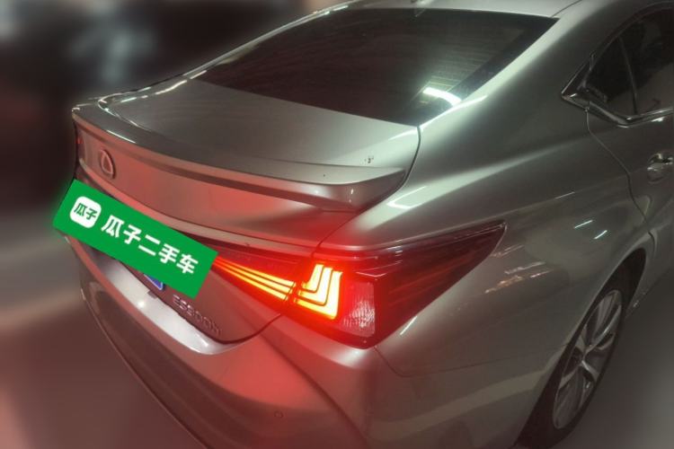 Used Lexus ES 2020 300h Premier Edition Rear Right 45 Deg