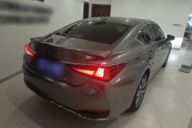 Used Lexus ES 2020 200 Excellence Edition Rear Right 45 Deg