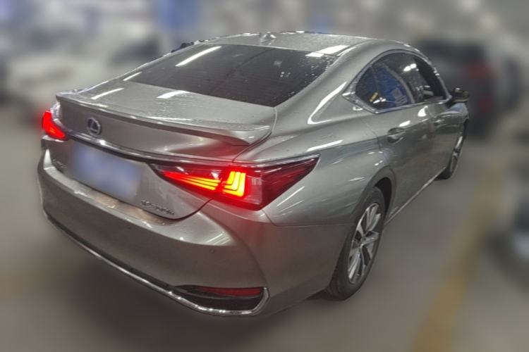 Used Lexus ES 2020 300h Premier Edition Rear Right 45 Deg