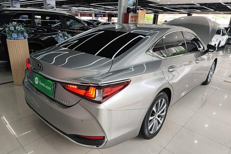 Used Lexus ES 2020 200 Excellence Edition Rear Right 45 Deg