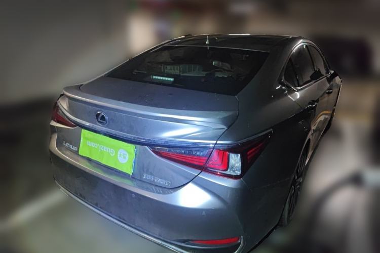 Used Lexus ES 2020 200 Excellence Edition Rear Right 45 Deg
