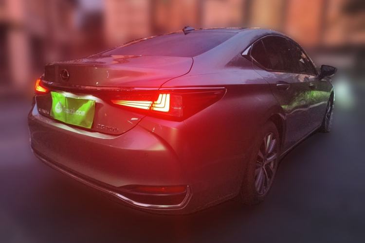 Used Lexus ES 2020 200 Luxury Edition Rear Right 45 Deg