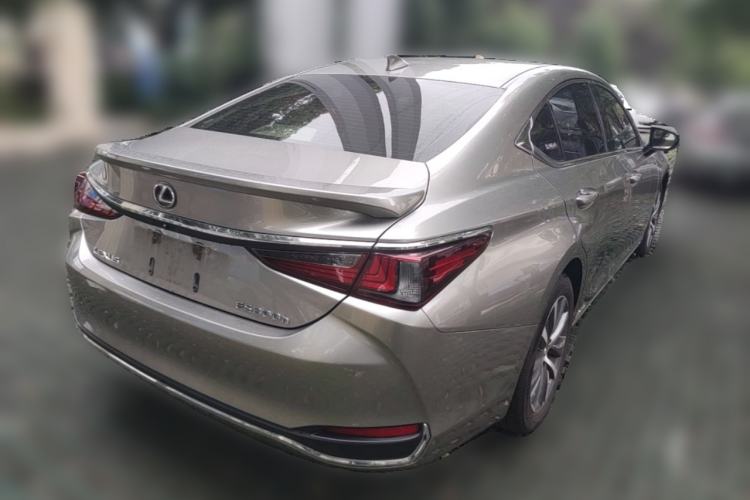 Used Lexus ES 2020 300h Premier Edition Rear Right 45 Deg