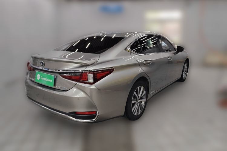 Used Lexus ES 2020 300h Premier Edition Rear Right 45 Deg