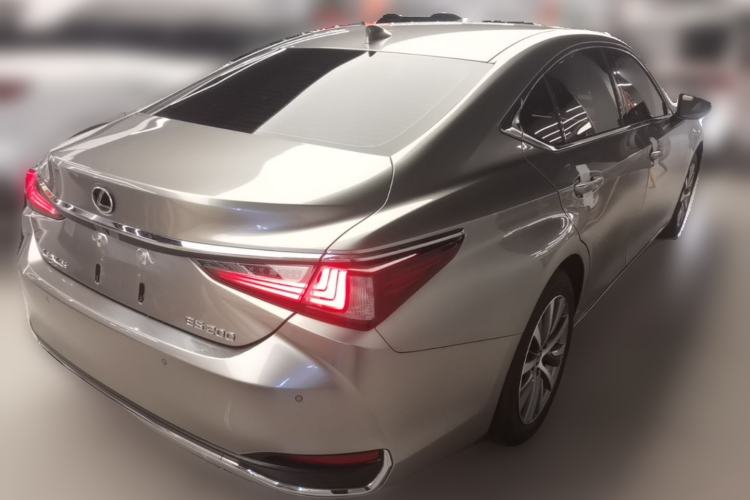 Used Lexus ES 2020 200 Luxury Edition Rear Right 45 Deg