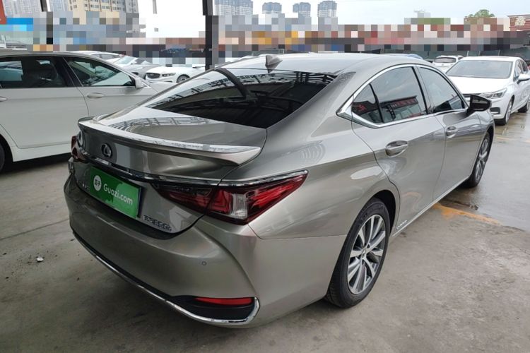 Used Lexus ES 2020 300h Premier Edition Rear Right 45 Deg