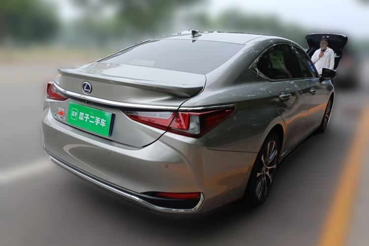 Used Lexus ES 2020 300h Premium Edition Rear Right 45 Deg