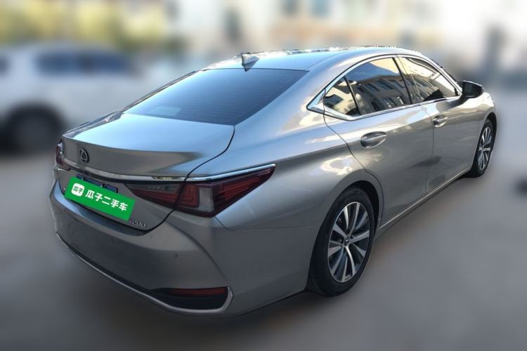 Used Lexus ES 2020 200 Luxury Edition Rear Right 45 Deg