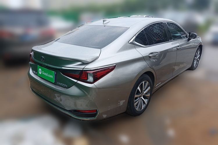 Used Lexus ES 2020 300h Premier Edition Rear Right 45 Deg