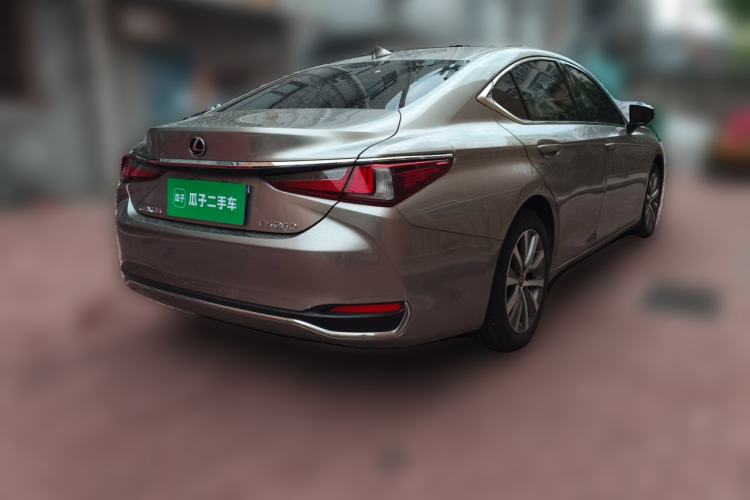 Used Lexus ES 2020 260 Excellence Edition Rear Right 45 Deg