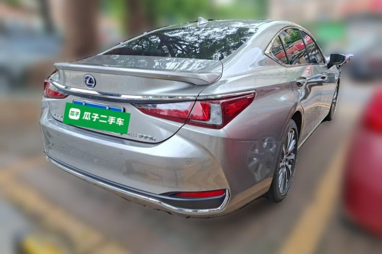 Used Lexus ES 2020 300h Premium Edition Rear Right 45 Deg