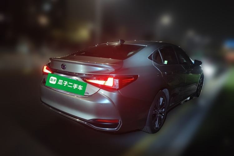 Used Lexus ES 2020 300h Deluxe Edition Rear Right 45 Deg