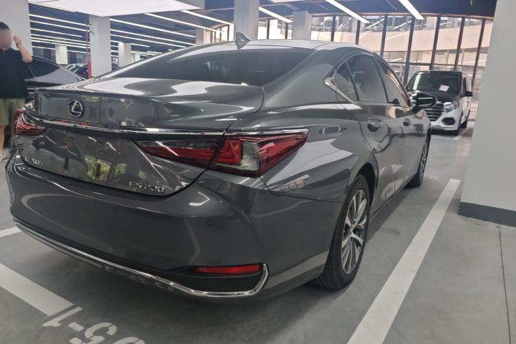 Used Lexus ES 2020 200 Excellence Edition Rear Right 45 Deg