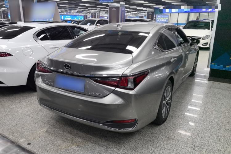 Used Lexus ES 2020 200 Luxury Edition Rear Right 45 Deg