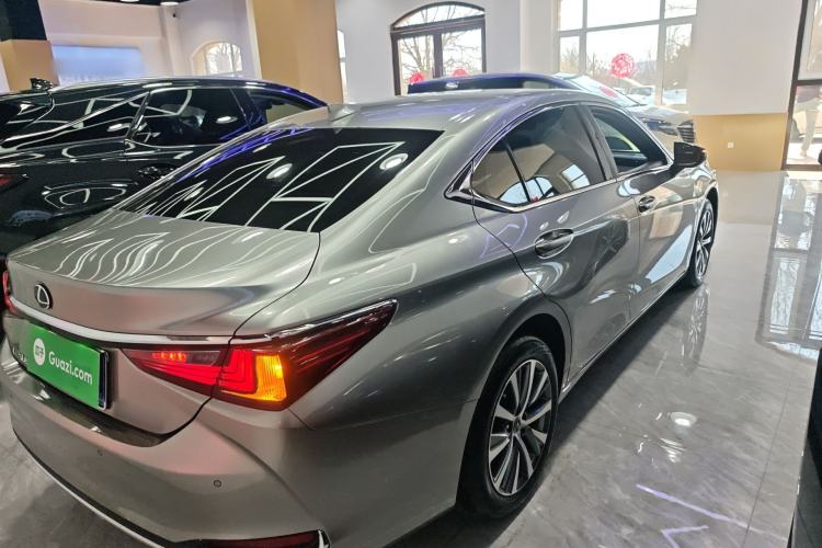 Used Lexus ES 2020 200 Excellence Edition Rear Right 45 Deg