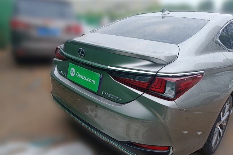 Used Lexus ES 2020 300h Premier Edition Rear