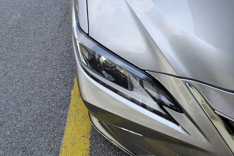 Used Lexus ES 2020 300h Premier Edition Right Front Headlight