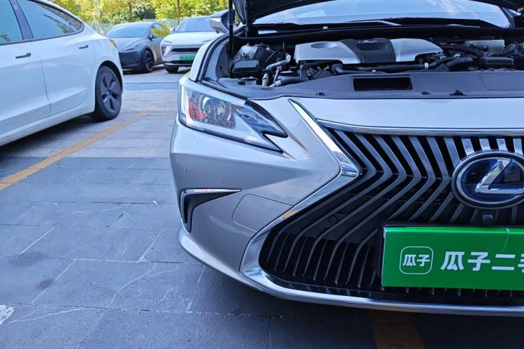 Used Lexus ES 2020 300h Premier Edition Right Front Headlight