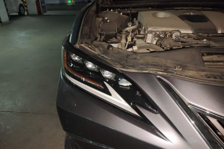 Used Lexus ES 2020 300h Deluxe Edition Right Front Headlight