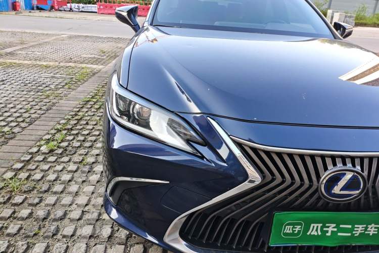 Used Lexus ES 2020 300h Premier Edition Right Front Headlight