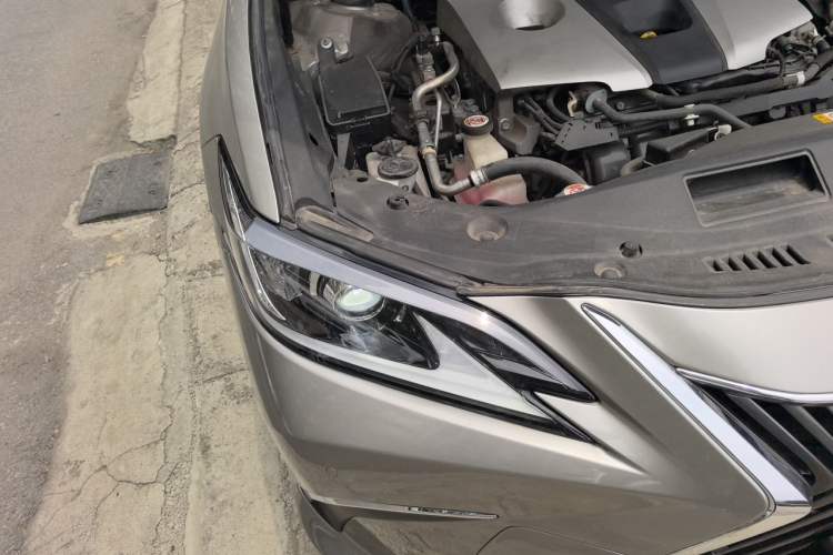 Used Lexus ES 2020 300h Premier Edition Right Front Headlight