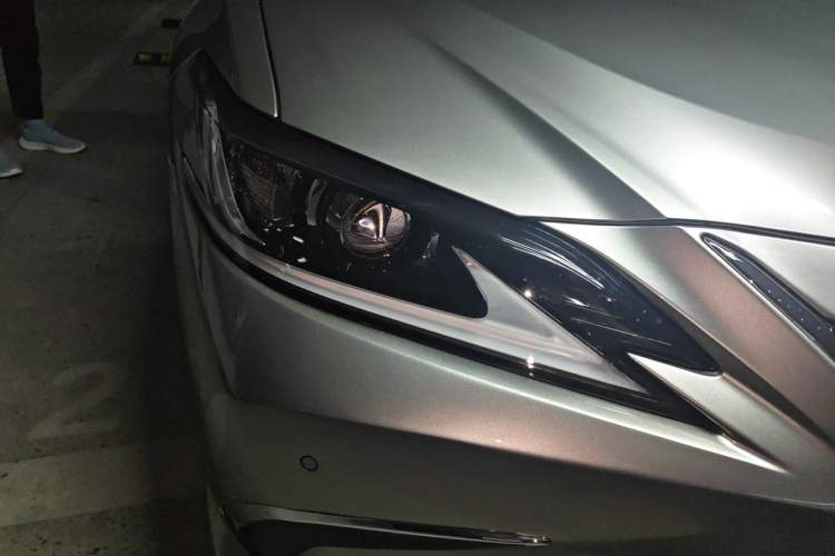 Used Lexus ES 2020 200 Excellence Edition Right Front Headlight